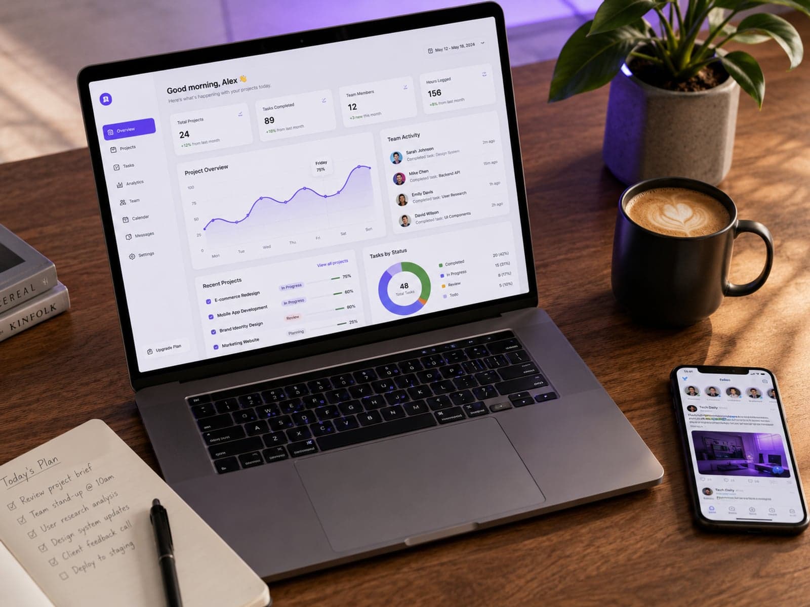 Escritorio moderno con portátil mostrando un dashboard — transformación digital del negocio